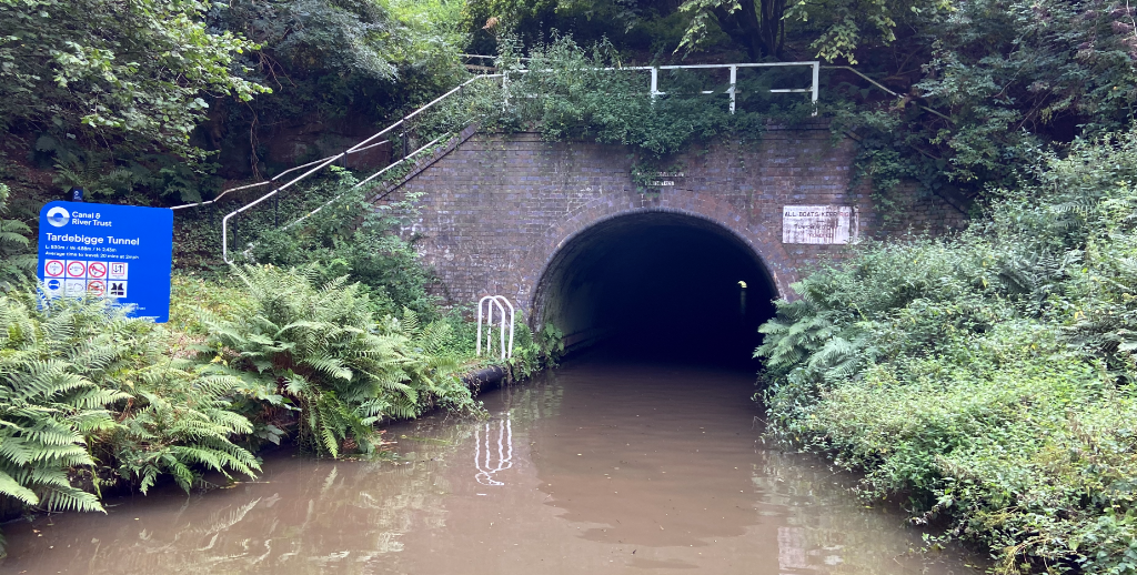 Entering the Tardebigge Tunnel